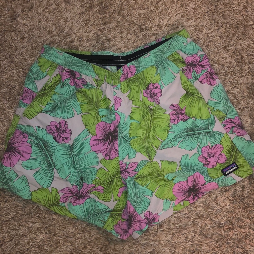 Patagonia 5’ flower shorts